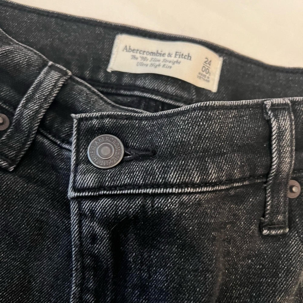 Abercrombie straight leg, slanted button Jean